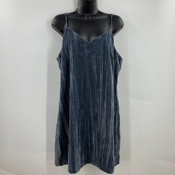 Elodie Women's Spaghetti Strap Mini Velvet Party Dress Size L NWT - Picture 1 of 12